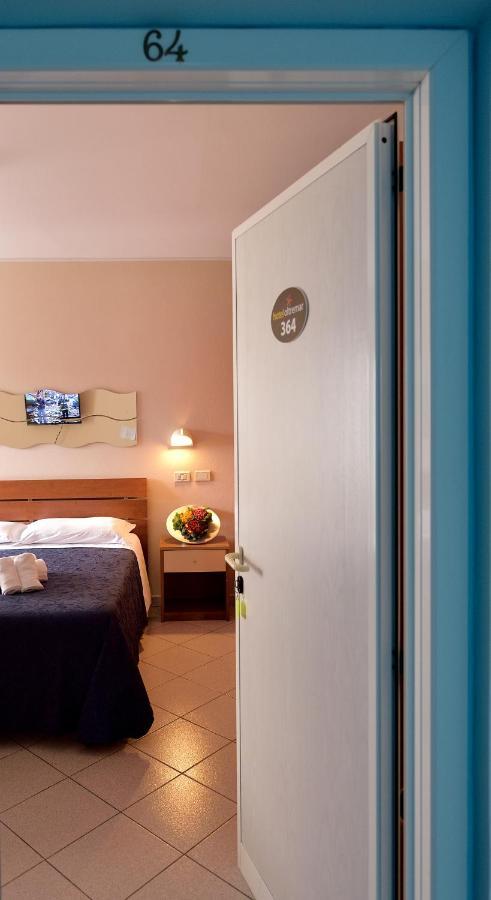 Hotel Oltremar B&B Cattolica Exterior foto