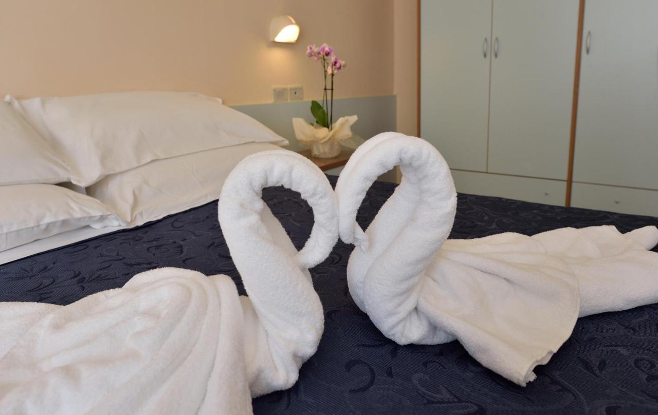 Hotel Oltremar B&B Cattolica Exterior foto