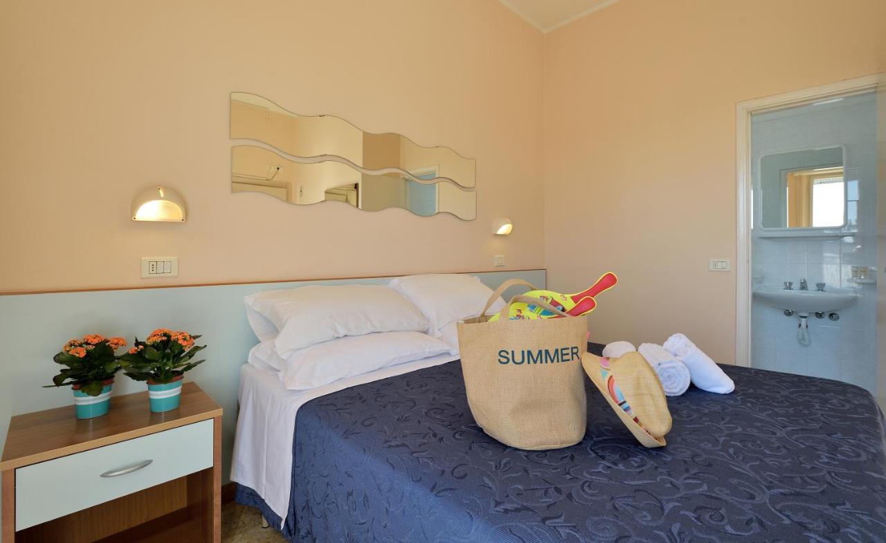 Hotel Oltremar B&B Cattolica Exterior foto
