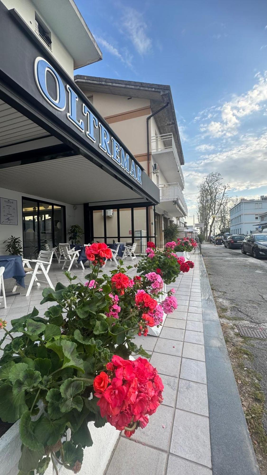 Hotel Oltremar B&B Cattolica Exterior foto